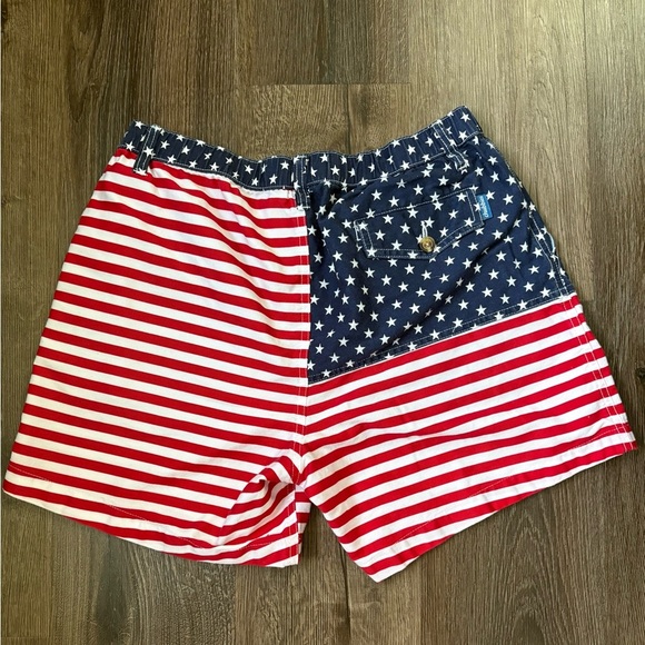 Chubbies Men’s American Flag Print Shorts Medium 5.5” Inseam - Picture 2 of 8